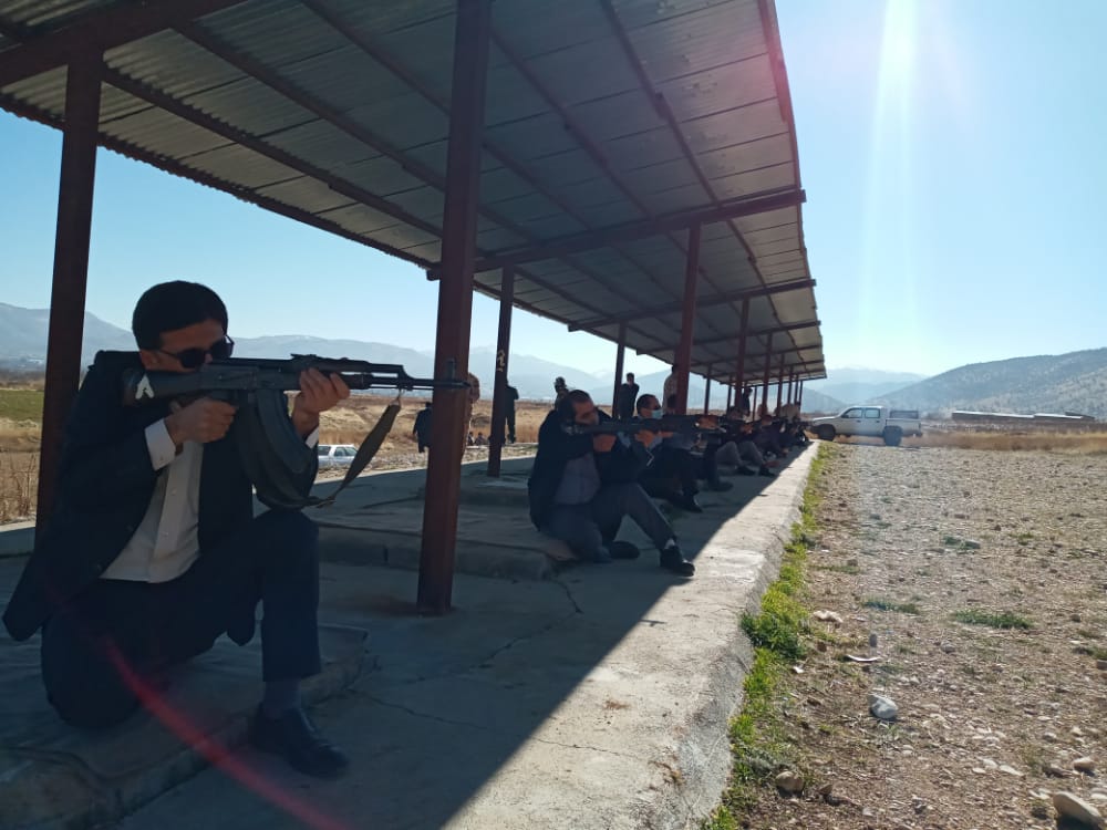 خبرنگاران شهر یاسوج دست به اسلحه شدند+ تصاویر